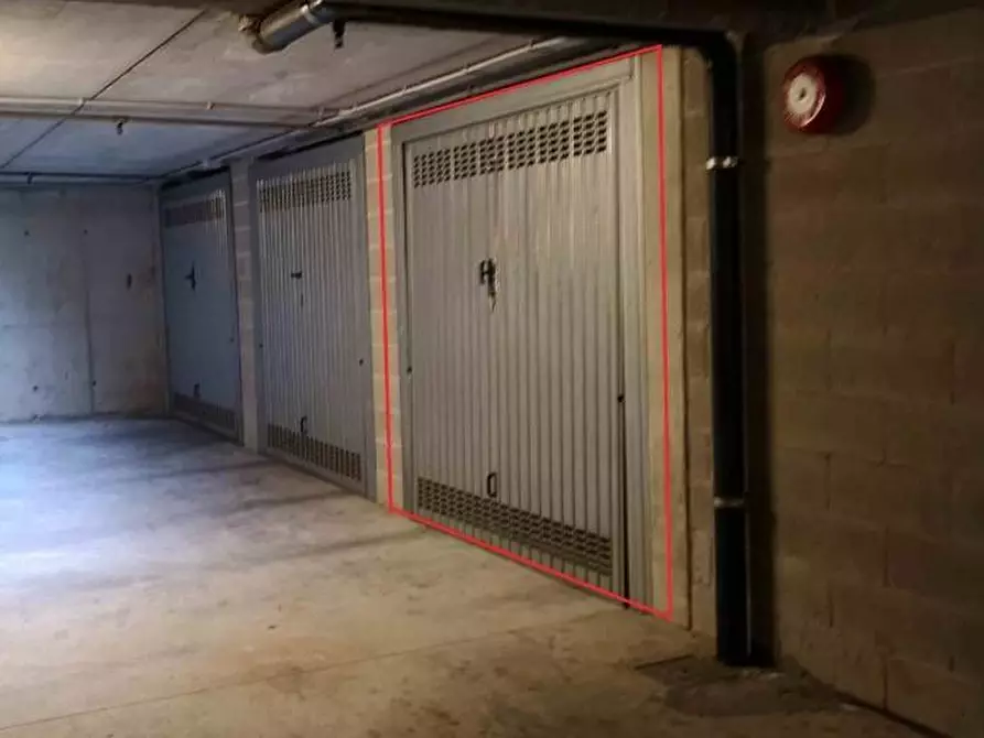 Immagine 5 di Garage in vendita  a Cologno Monzese