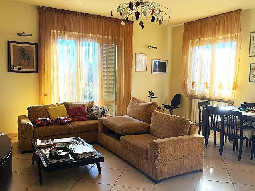 Immagine 3 di Appartamento in vendita  a Montignoso