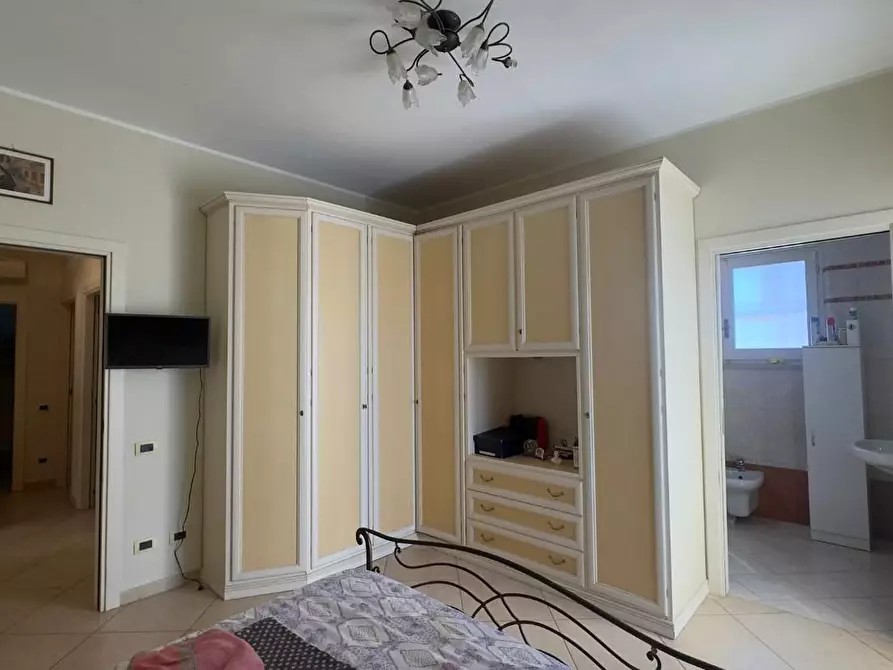 Immagine 9 di Appartamento in vendita  a Montignoso