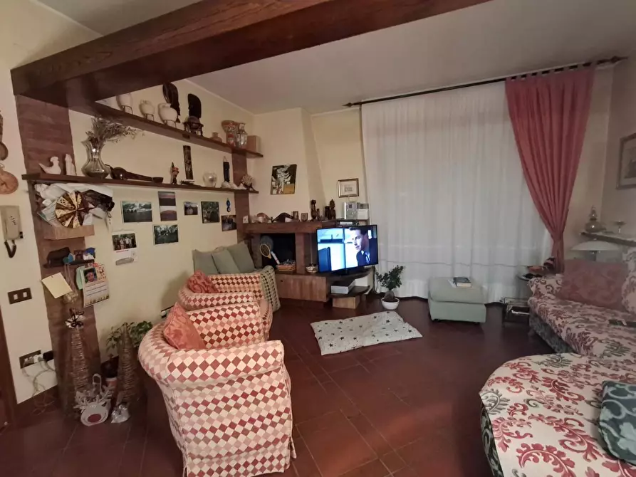 Immagine 2 di Appartamento in vendita  a Capraia E Limite