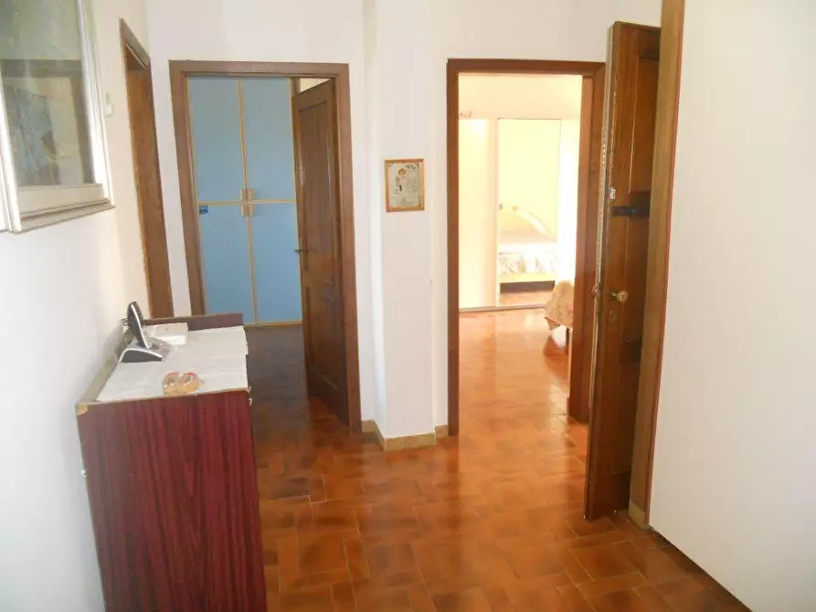 Immagine 3 di Appartamento in vendita  a Ortonovo