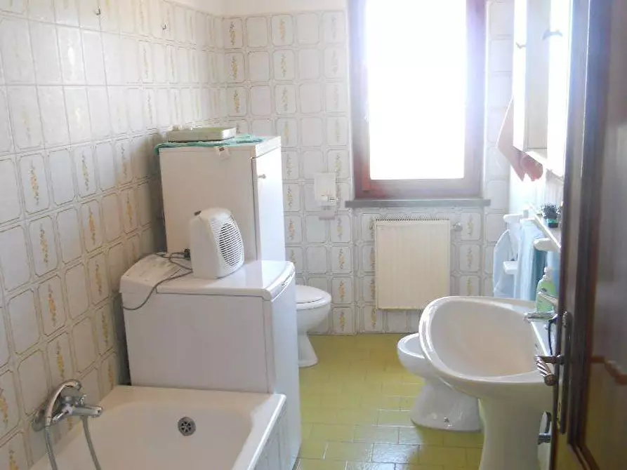 Immagine 9 di Appartamento in vendita  a Ortonovo