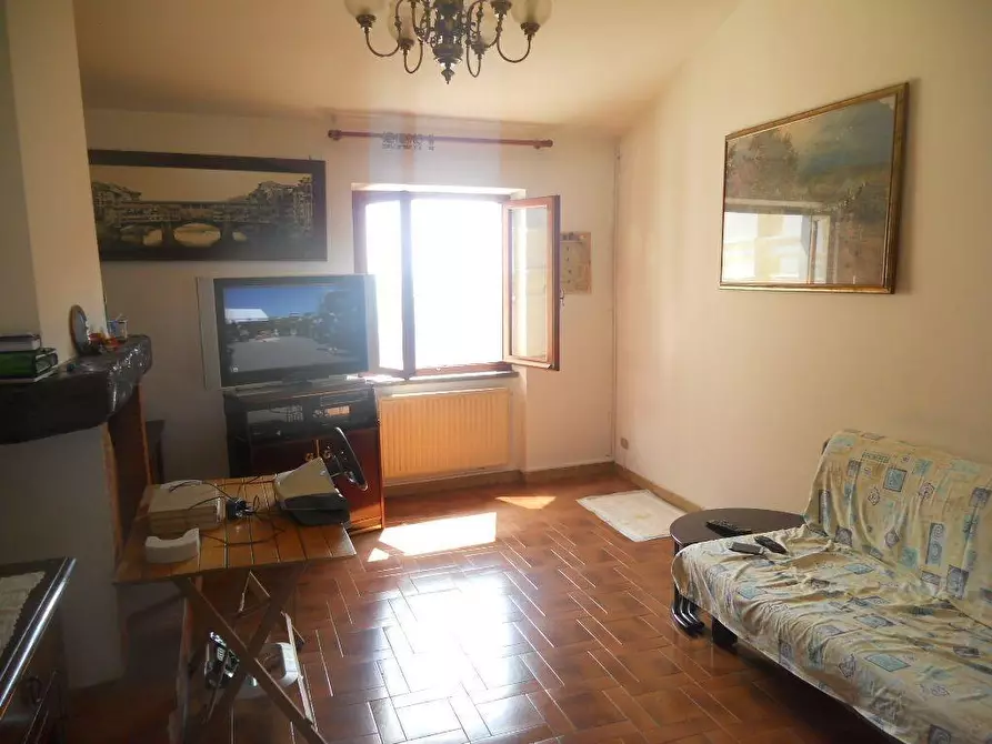 Immagine 4 di Appartamento in vendita  a Ortonovo