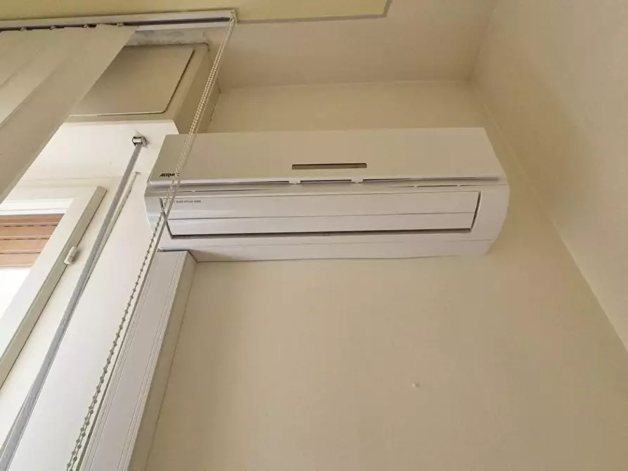 Immagine 47 di Ufficio in affitto  a Viareggio