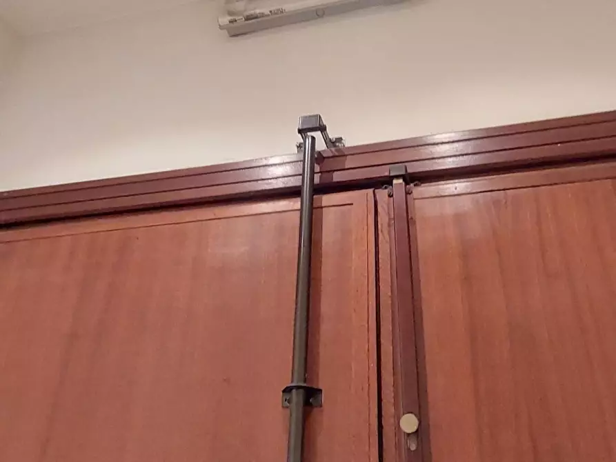 Immagine 10 di Ufficio in affitto  a Viareggio