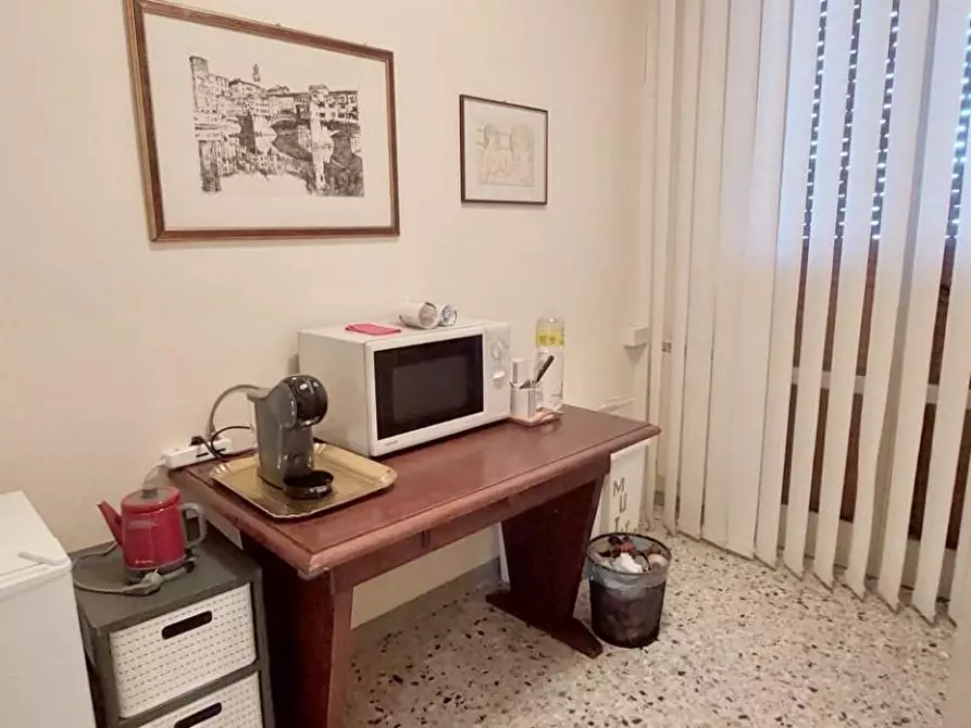 Immagine 23 di Ufficio in affitto  a Viareggio