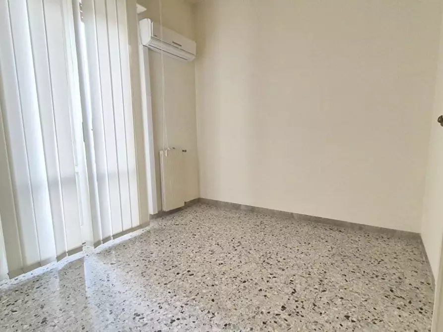 Immagine 36 di Ufficio in affitto  a Viareggio