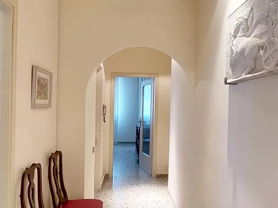 Immagine 8 di Ufficio in affitto  a Viareggio