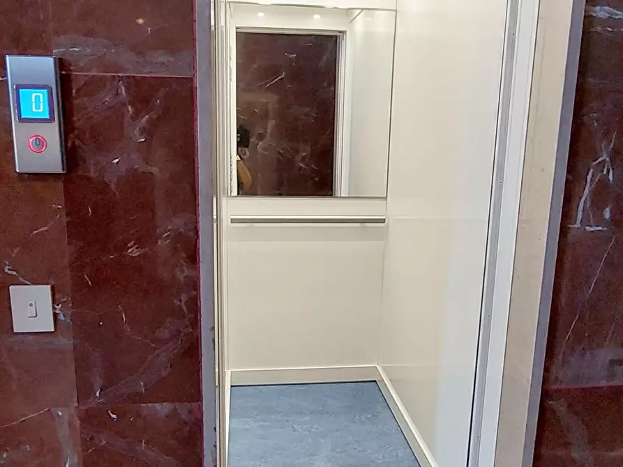 Immagine 5 di Ufficio in affitto  a Viareggio