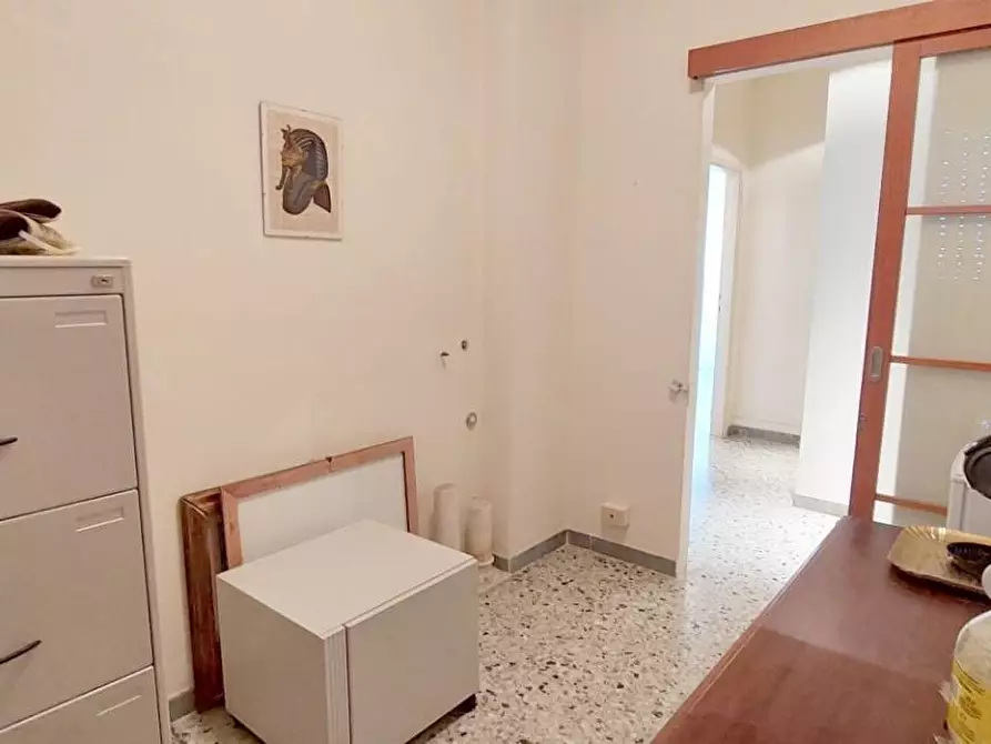 Immagine 24 di Ufficio in affitto  a Viareggio