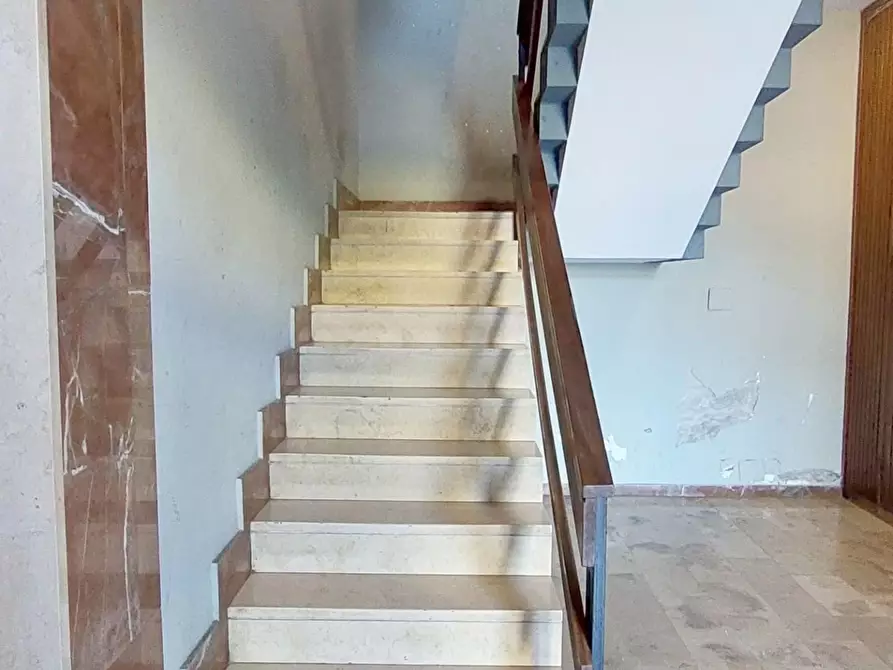 Immagine 3 di Ufficio in affitto  a Viareggio