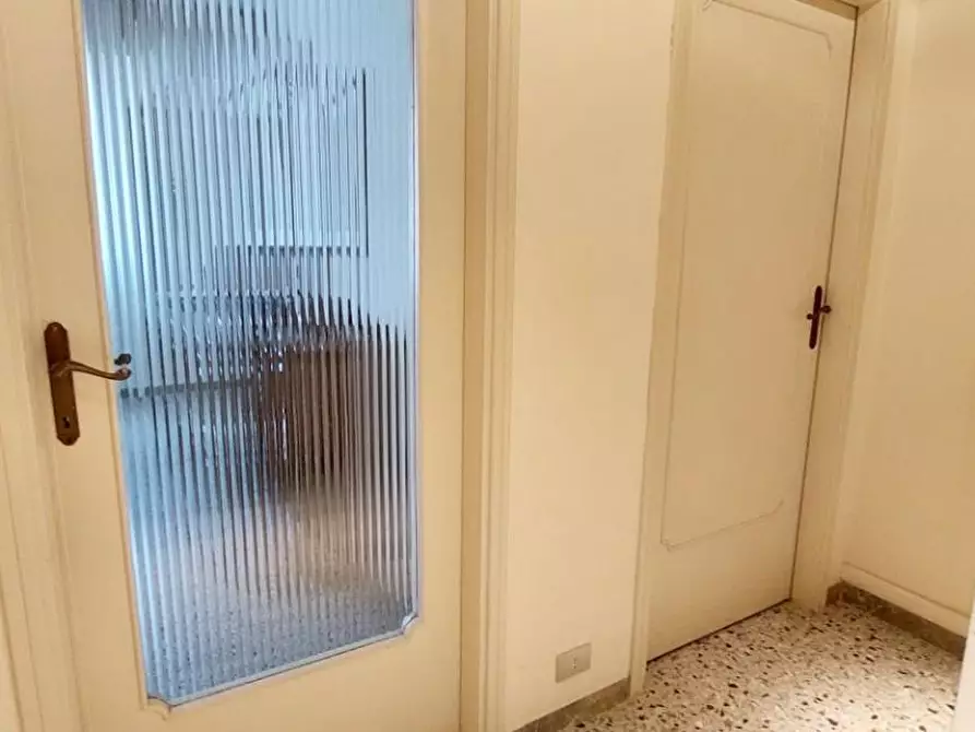 Immagine 21 di Ufficio in affitto  a Viareggio