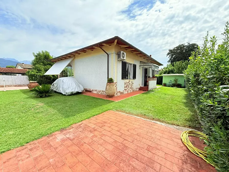 Immagine 20 di Casa indipendente in vendita  a Massa