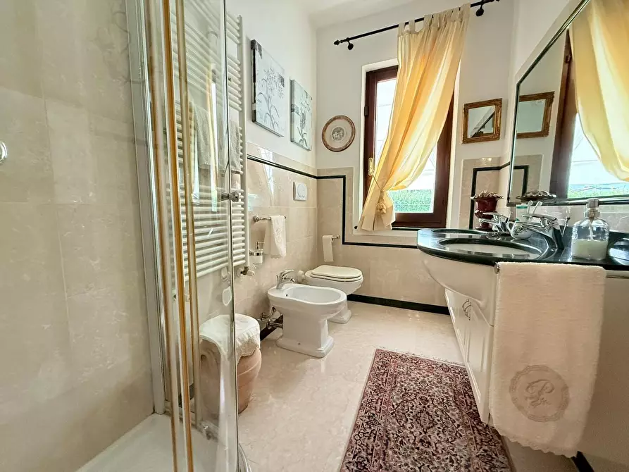 Immagine 14 di Casa indipendente in vendita  a Massa