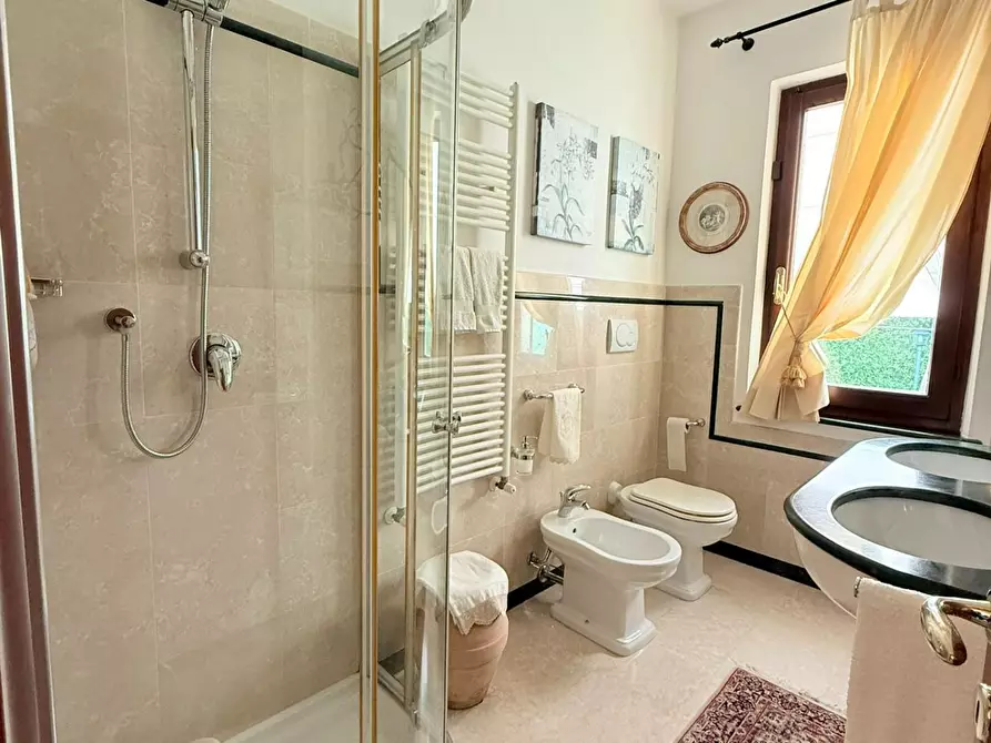 Immagine 15 di Casa indipendente in vendita  a Massa