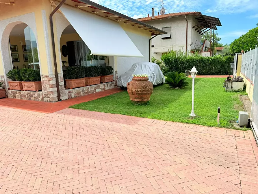 Immagine 18 di Casa indipendente in vendita  a Massa