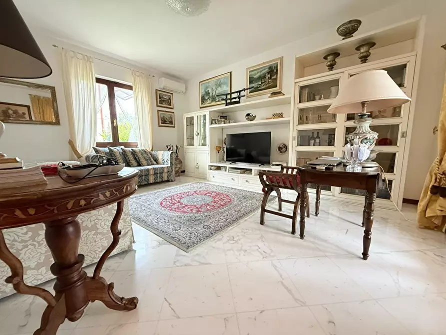 Immagine 8 di Casa indipendente in vendita  a Massa