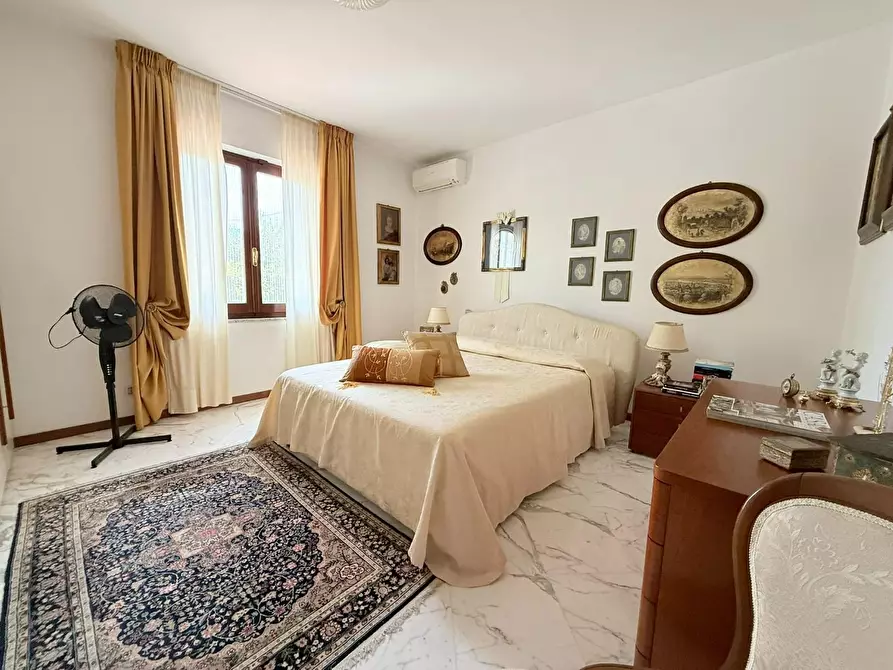 Immagine 10 di Casa indipendente in vendita  a Massa