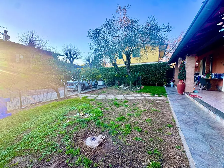 Immagine 3 di Casa bifamiliare in vendita  a Massa