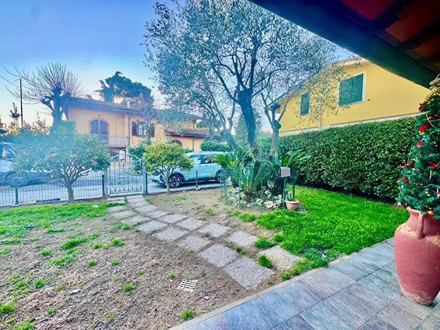 Immagine 8 di Casa bifamiliare in vendita  a Massa