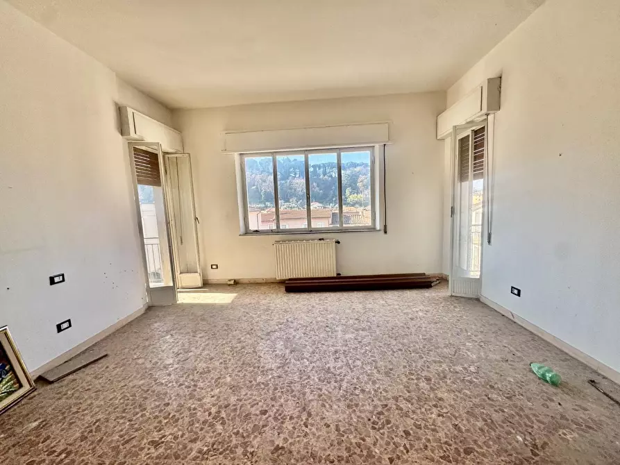 Immagine 2 di Appartamento in vendita  a Massa