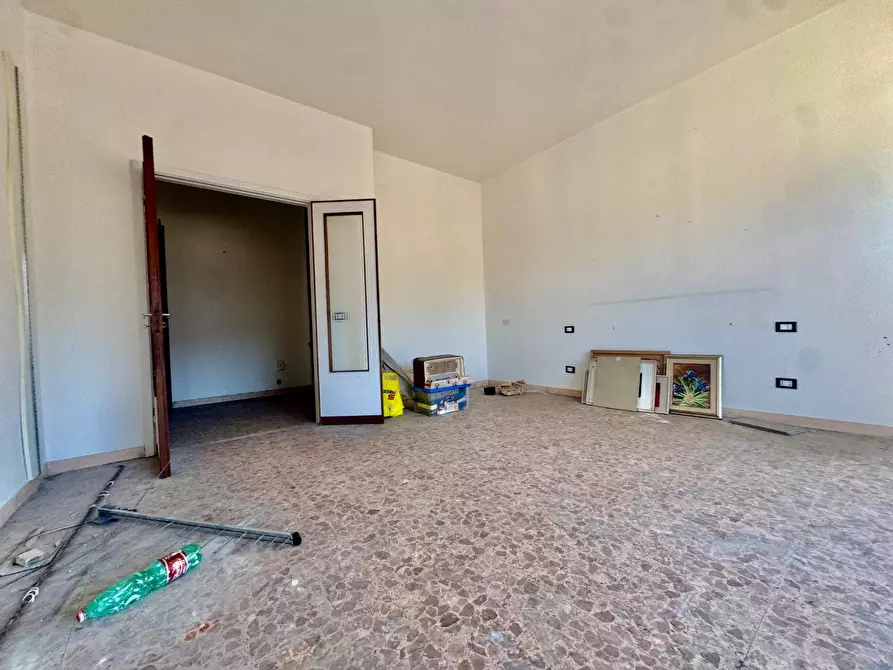 Immagine 11 di Appartamento in vendita  a Massa