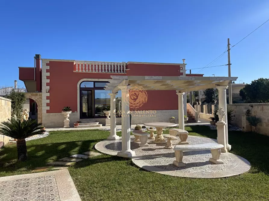 Immagine 1 di Villa in vendita  a Tiggiano