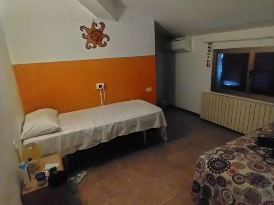 Immagine 15 di Villetta a schiera in vendita  a Massa