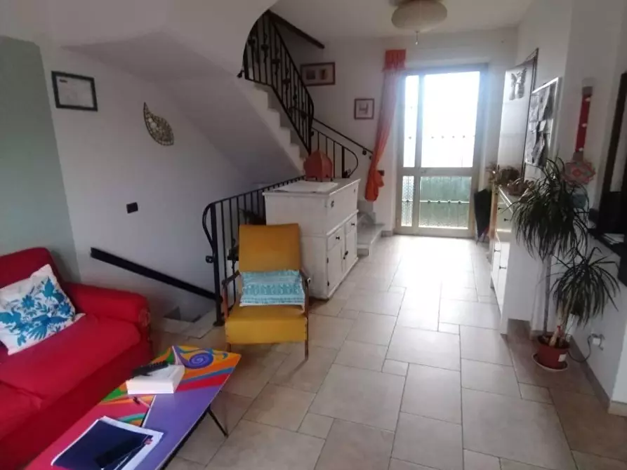 Immagine 1 di Villetta a schiera in vendita  a Massa