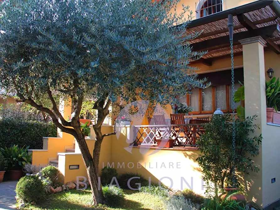 Immagine 4 di Casa indipendente in vendita  a Pietrasanta