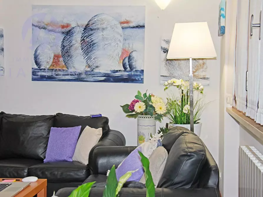 Immagine 9 di Casa indipendente in vendita  a Pietrasanta