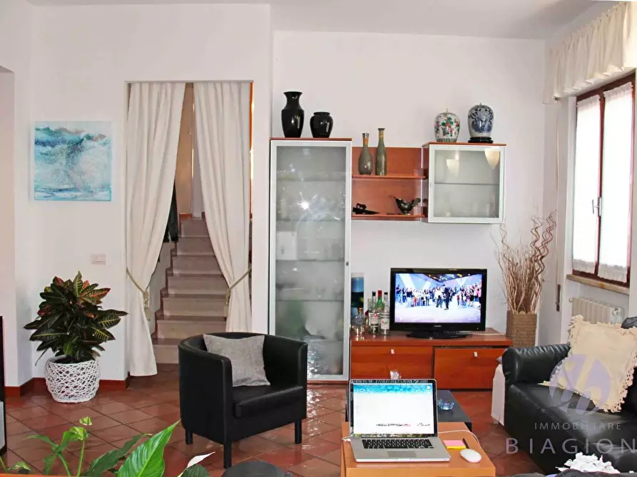 Immagine 11 di Casa indipendente in vendita  a Pietrasanta