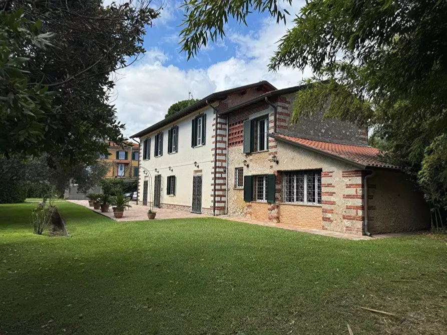 Immagine 8 di Casa colonica in vendita  a Pietrasanta