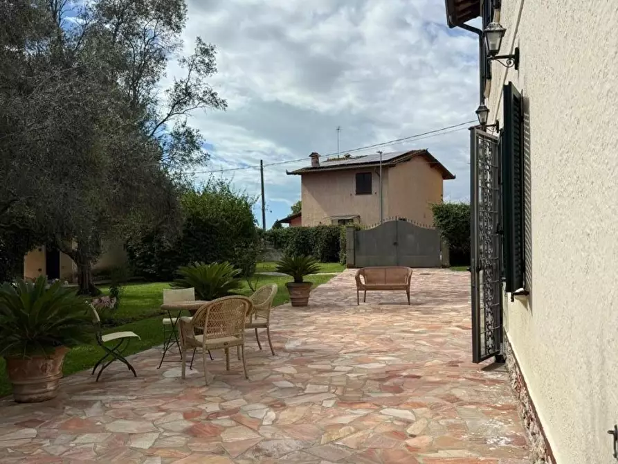 Immagine 6 di Casa colonica in vendita  a Pietrasanta