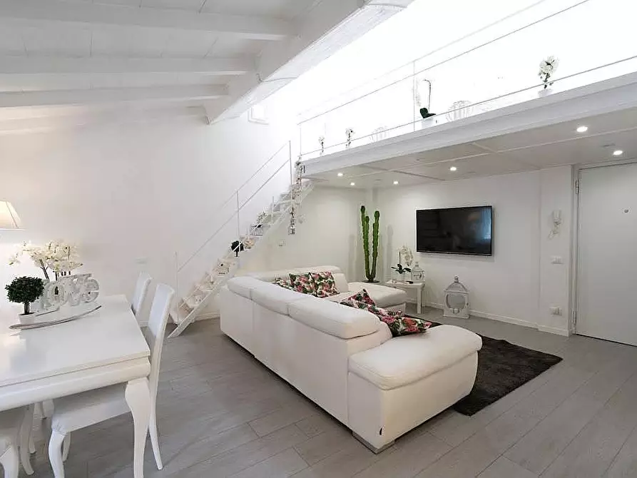 Immagine 1 di Appartamento in vendita  a Massa