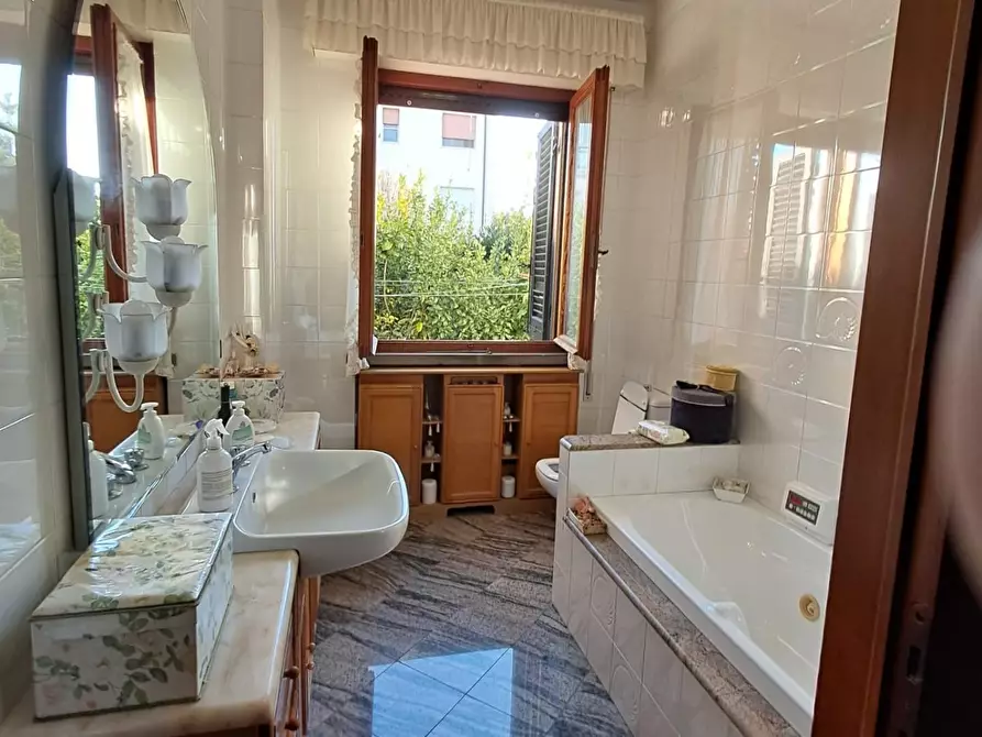 Immagine 22 di Villa in vendita  a San Giuliano Terme