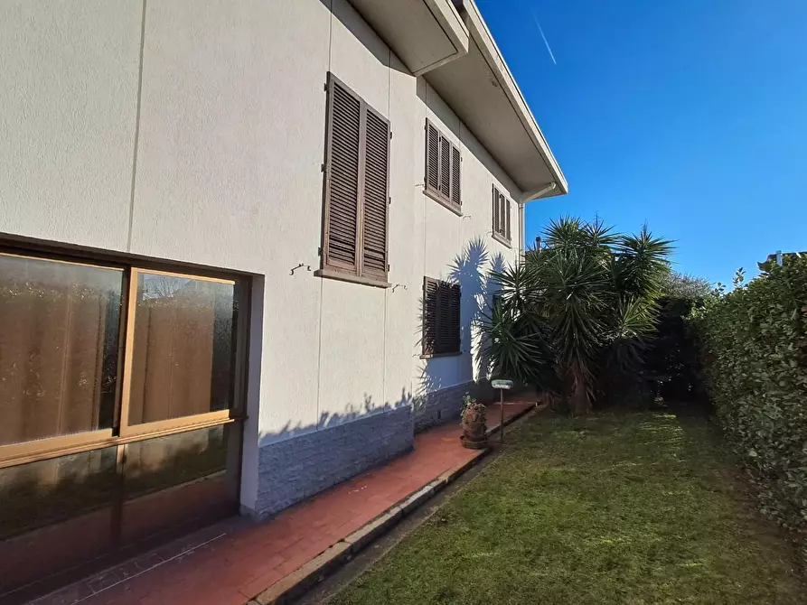 Immagine 18 di Villa in vendita  a San Giuliano Terme