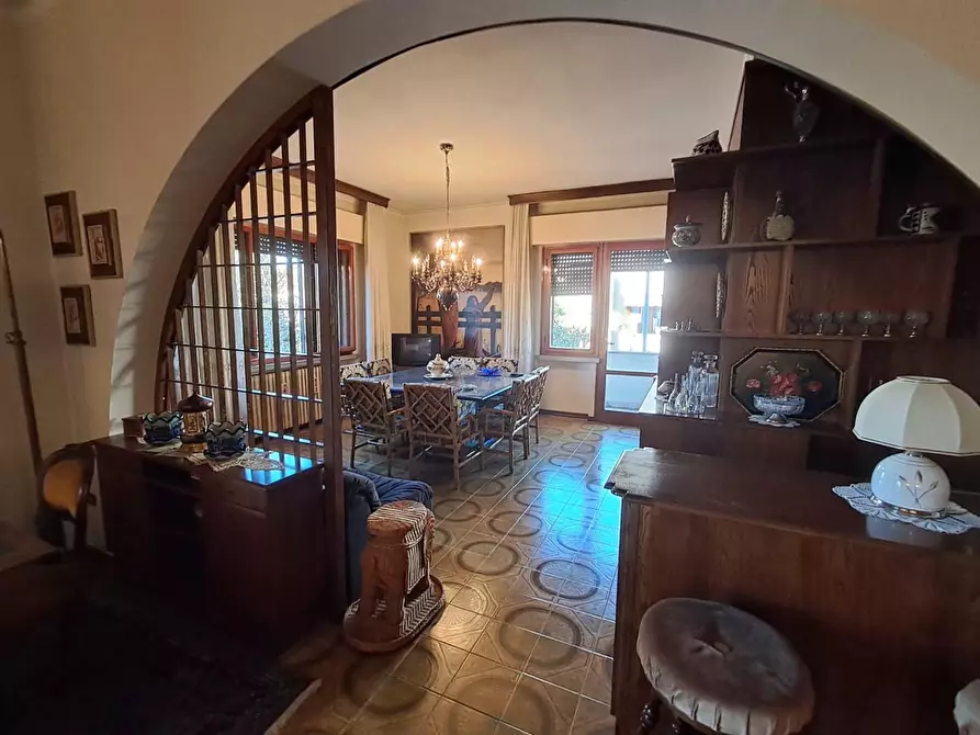 Immagine 5 di Villa in vendita  a San Giuliano Terme