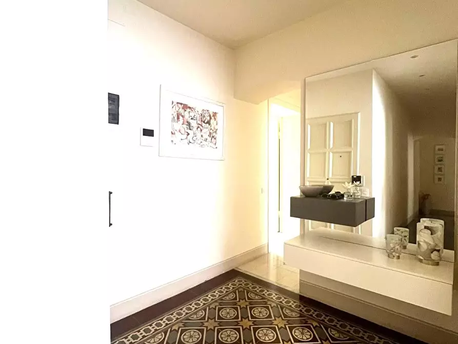 Immagine 5 di Appartamento in vendita  a Lucca