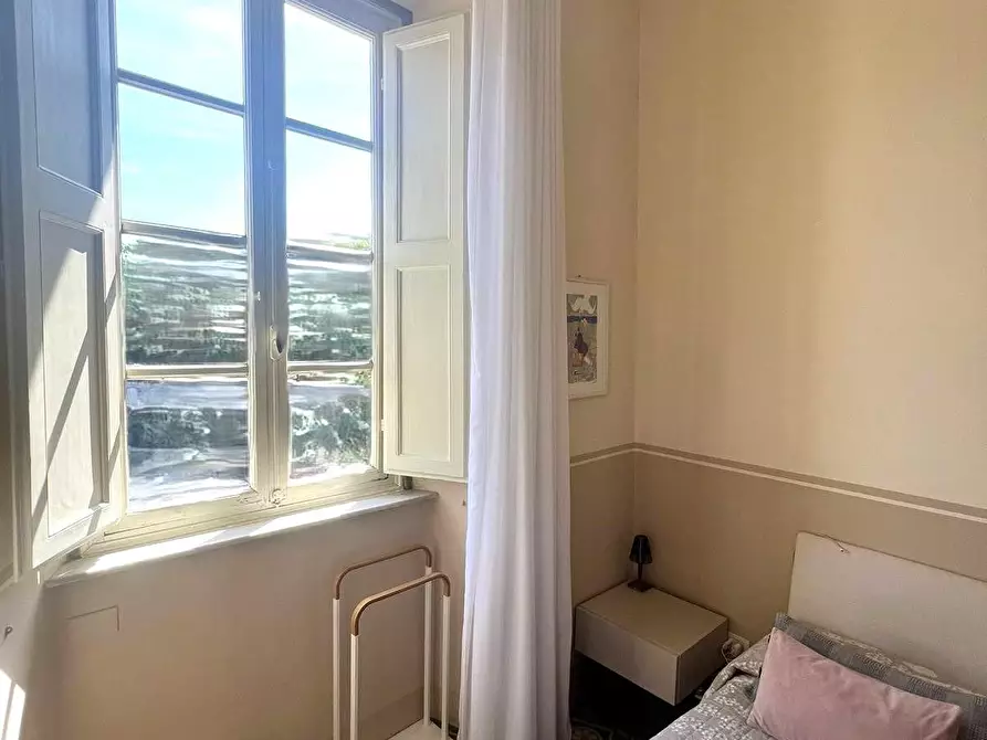 Immagine 10 di Appartamento in vendita  a Lucca