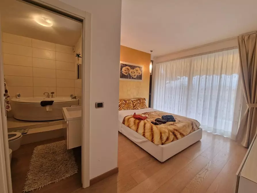 Immagine 1 di Villetta a schiera in vendita  a Carrara