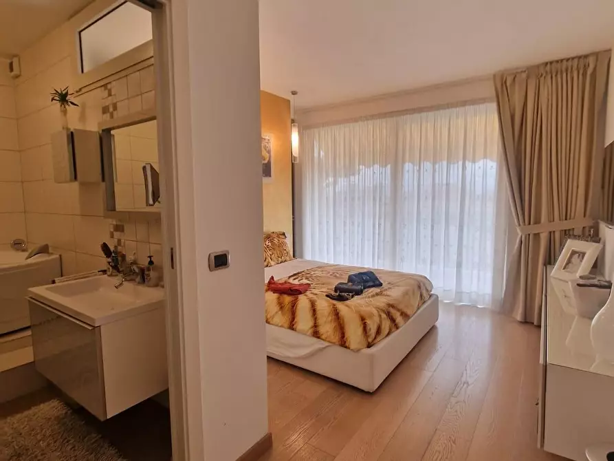 Immagine 12 di Villetta a schiera in vendita  a Carrara