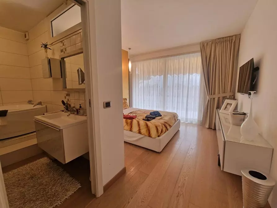 Immagine 2 di Villetta a schiera in vendita  a Carrara