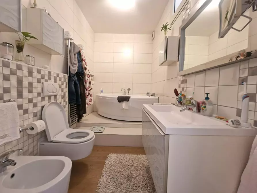 Immagine 14 di Villetta a schiera in vendita  a Carrara