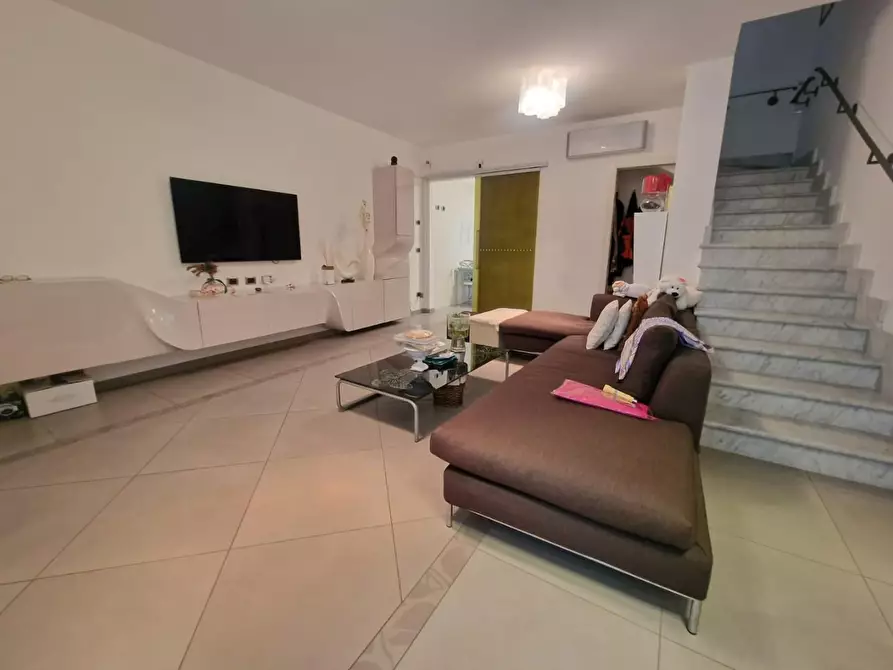 Immagine 3 di Villetta a schiera in vendita  a Carrara