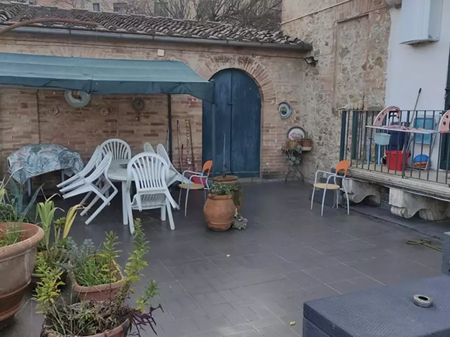 Immagine 1 di Appartamento in vendita  a Siena