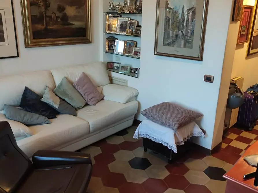 Immagine 11 di Appartamento in vendita  a Siena