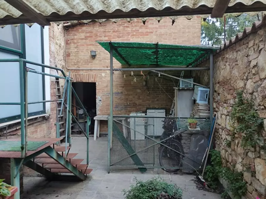 Immagine 25 di Appartamento in vendita  a Siena