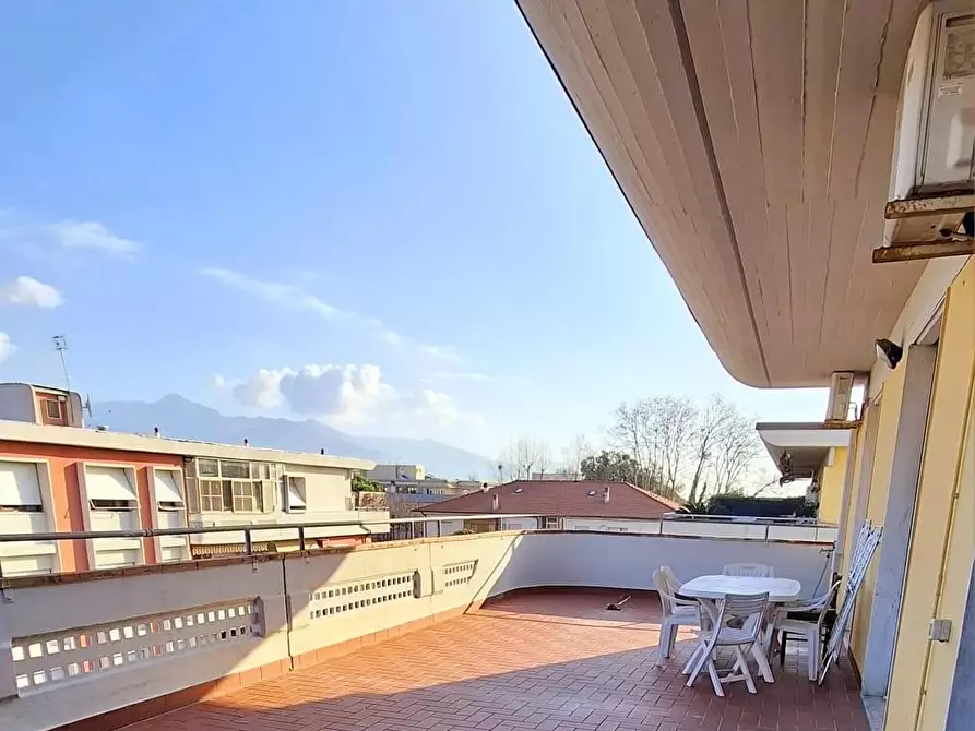 Immagine 1 di Mansarda in vendita  a Carrara