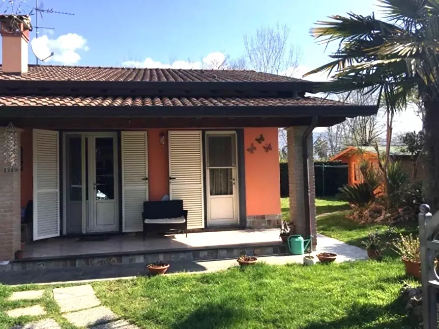 Immagine 2 di Casa bifamiliare in vendita  a Massa